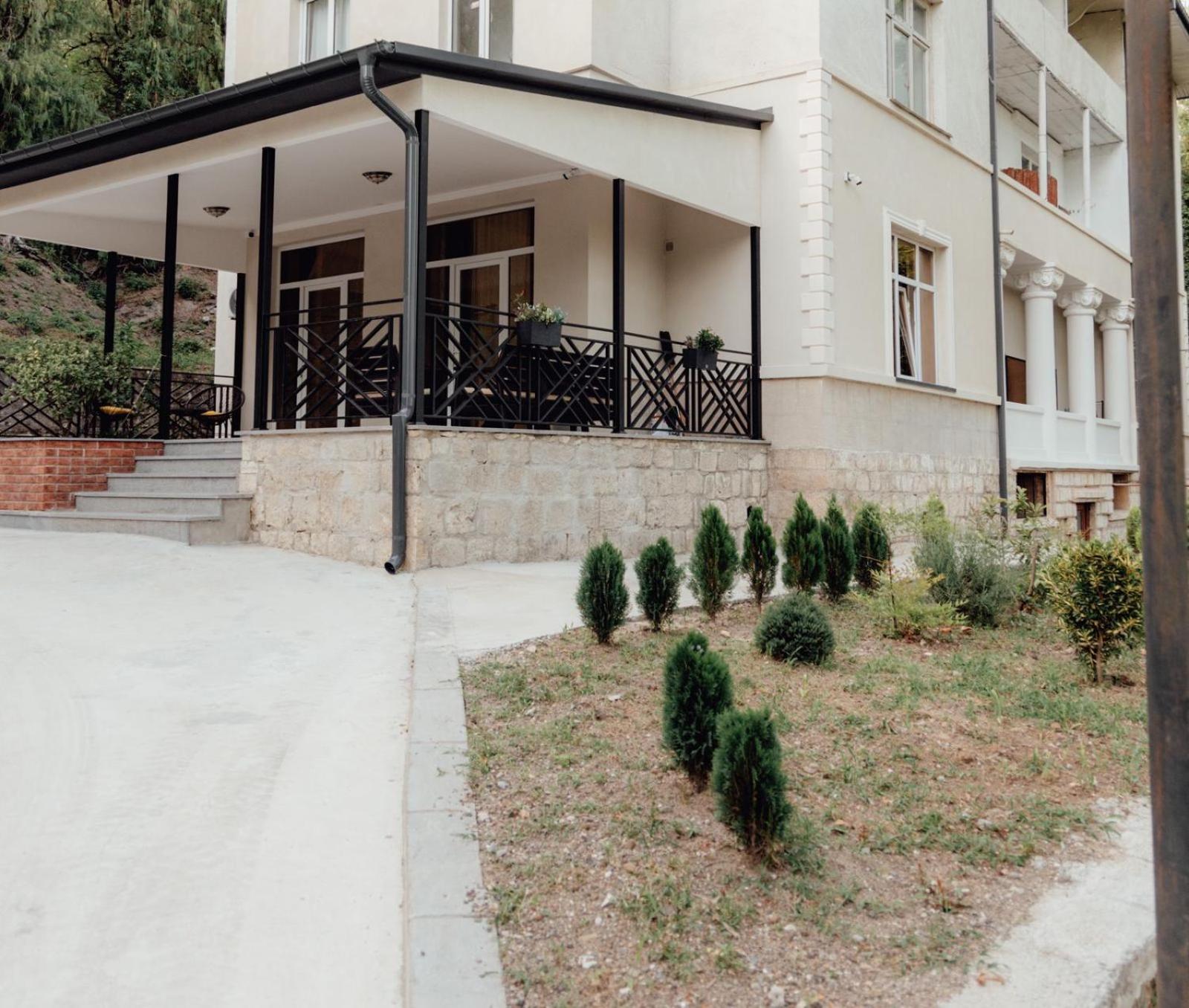 Tskaltubo Apartments ภายนอก รูปภาพ